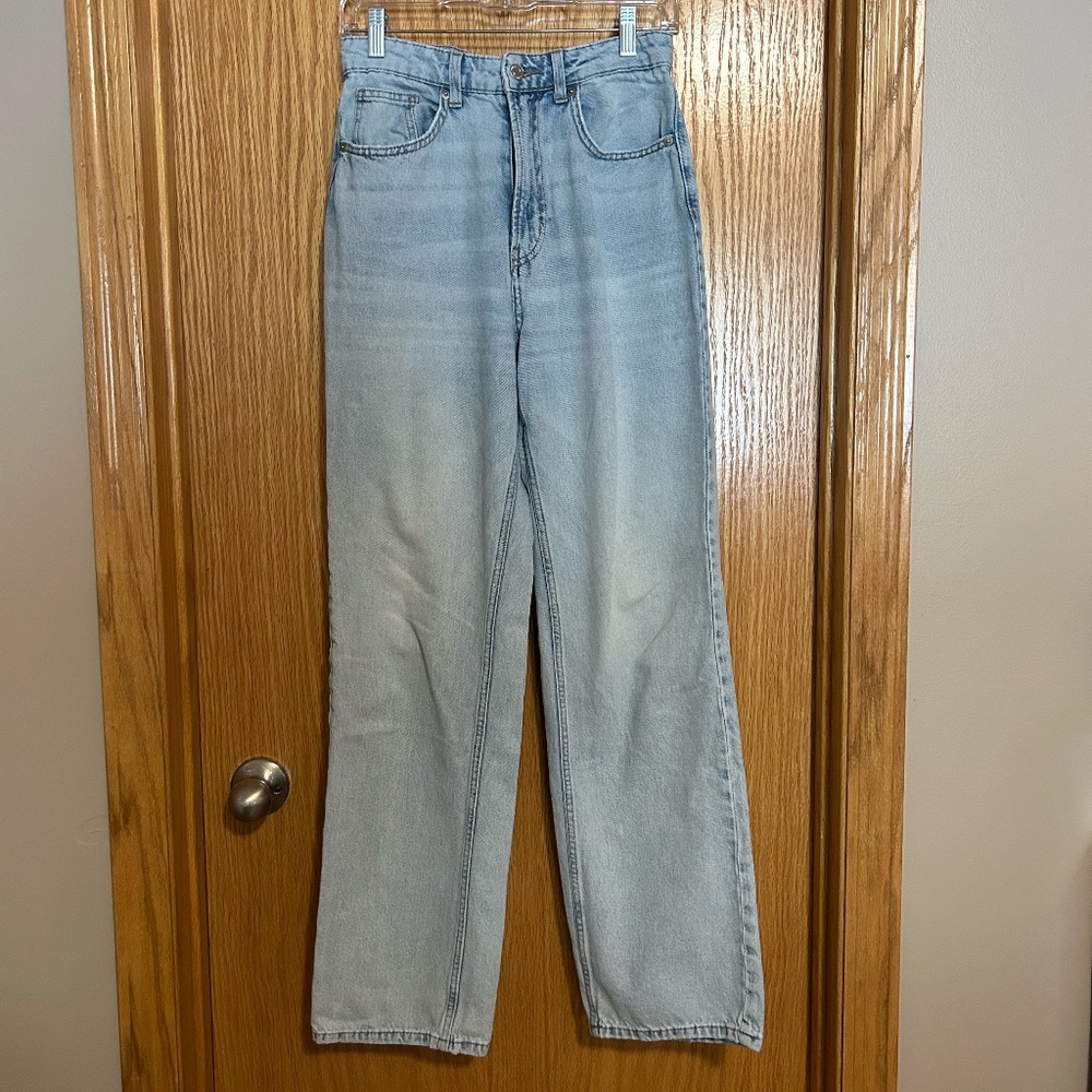 Ultra High-Waist 90s Straight-Leg Jeans - H&M - Size 6